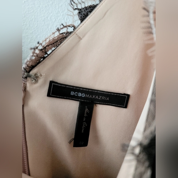 BCBG MAXAZRIA Lace tiered dress - Picture 7 of 10